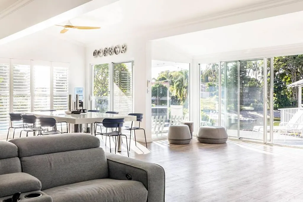 Willa Chic Coastal Waterside Stunner! Gold Coast