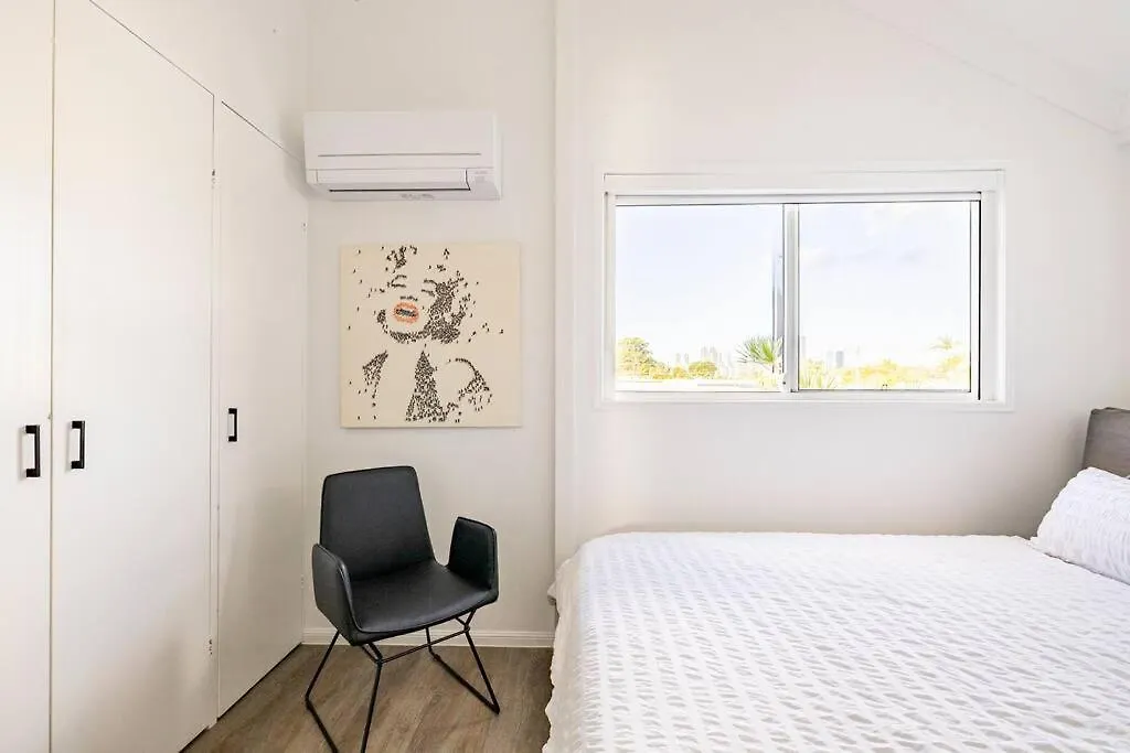 Willa Chic Coastal Waterside Stunner! Gold Coast
