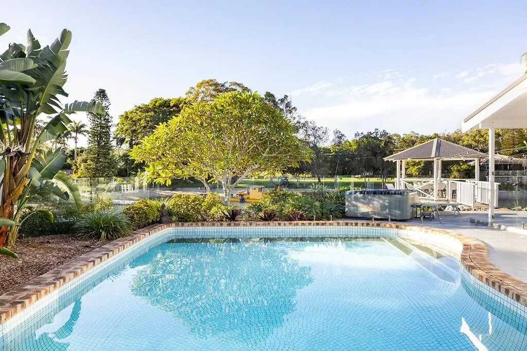 Dom wakacyjny Willa Chic Coastal Waterside Stunner! Gold Coast