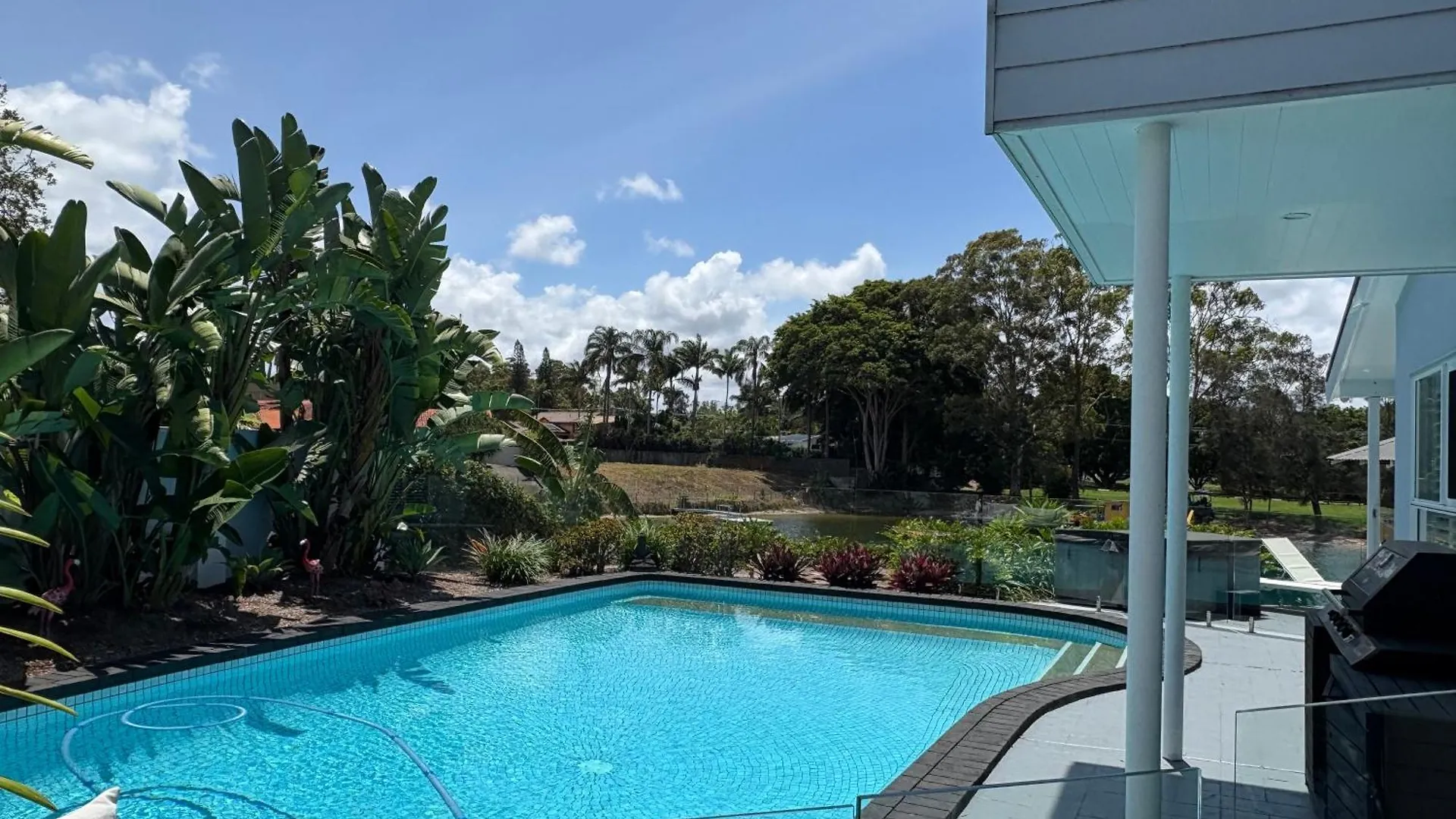 Willa Chic Coastal Waterside Stunner! Gold Coast Australia