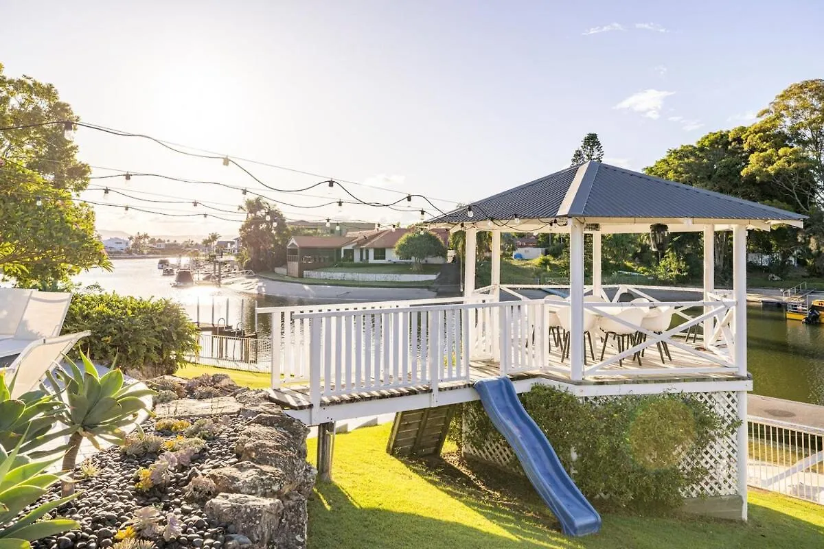 Willa Chic Coastal Waterside Stunner! Gold Coast 0*,  Australia