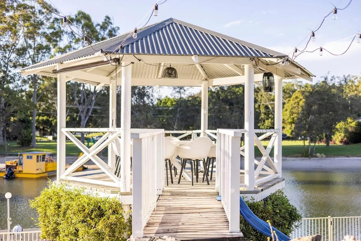 Willa Chic Coastal Waterside Stunner! Gold Coast Dom wakacyjny
