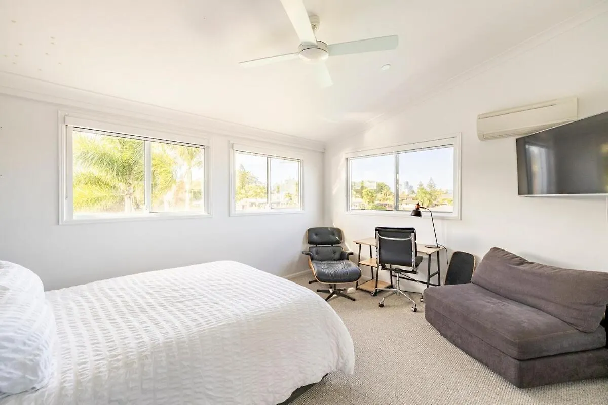 Willa Chic Coastal Waterside Stunner! Gold Coast