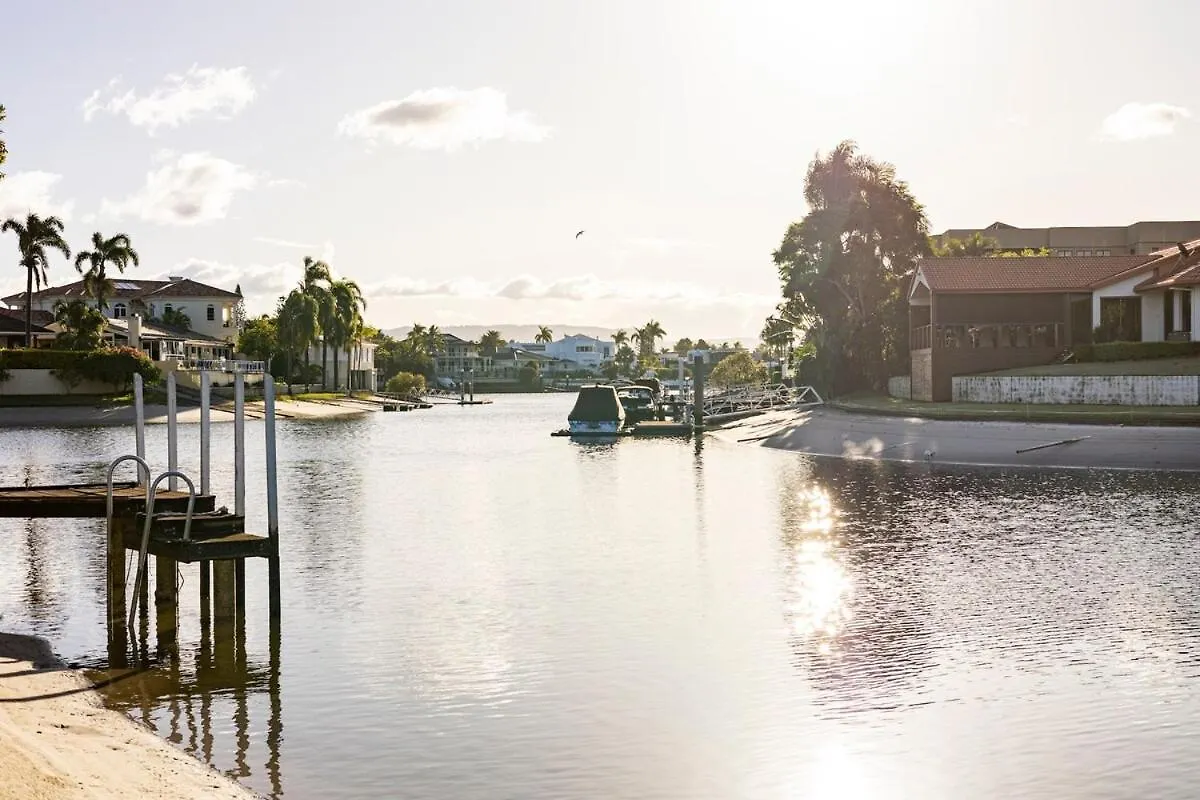 Dom wakacyjny Willa Chic Coastal Waterside Stunner! Gold Coast