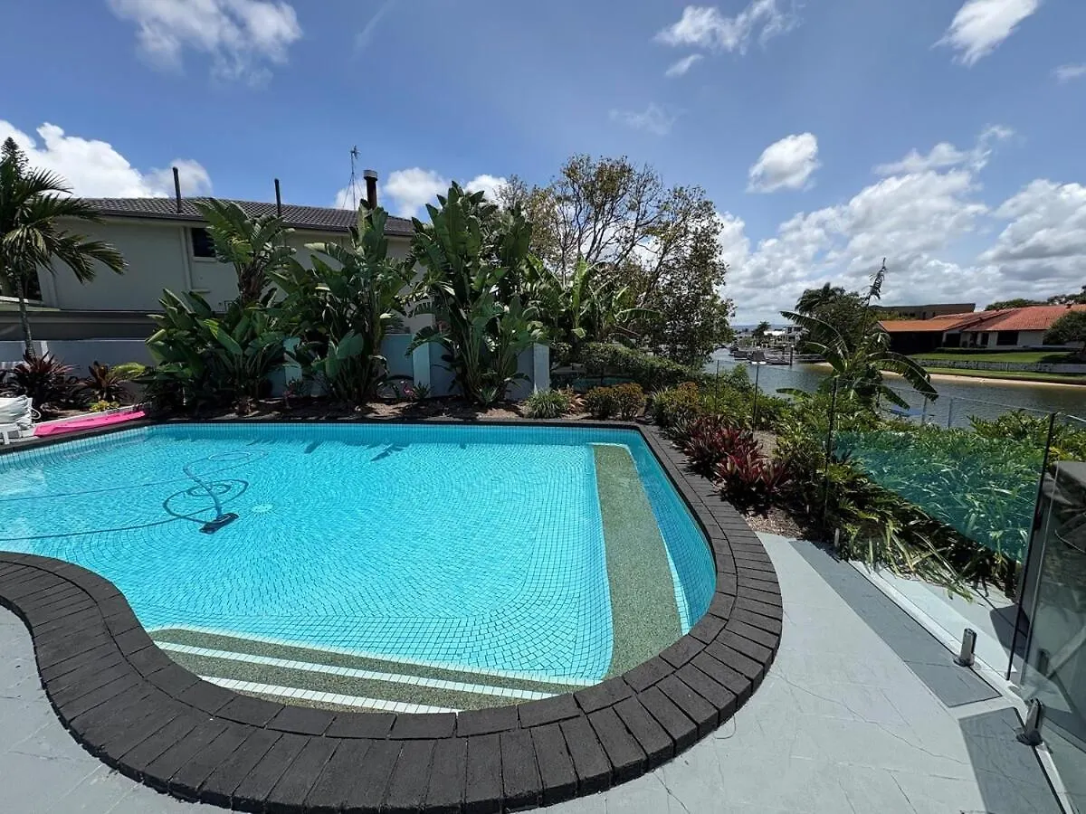 Willa Chic Coastal Waterside Stunner! Gold Coast Dom wakacyjny