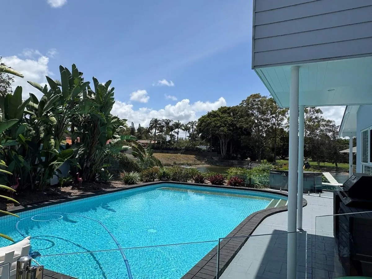 Dom wakacyjny Willa Chic Coastal Waterside Stunner! Gold Coast