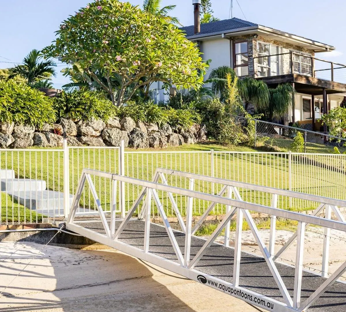 Willa Chic Coastal Waterside Stunner! Gold Coast