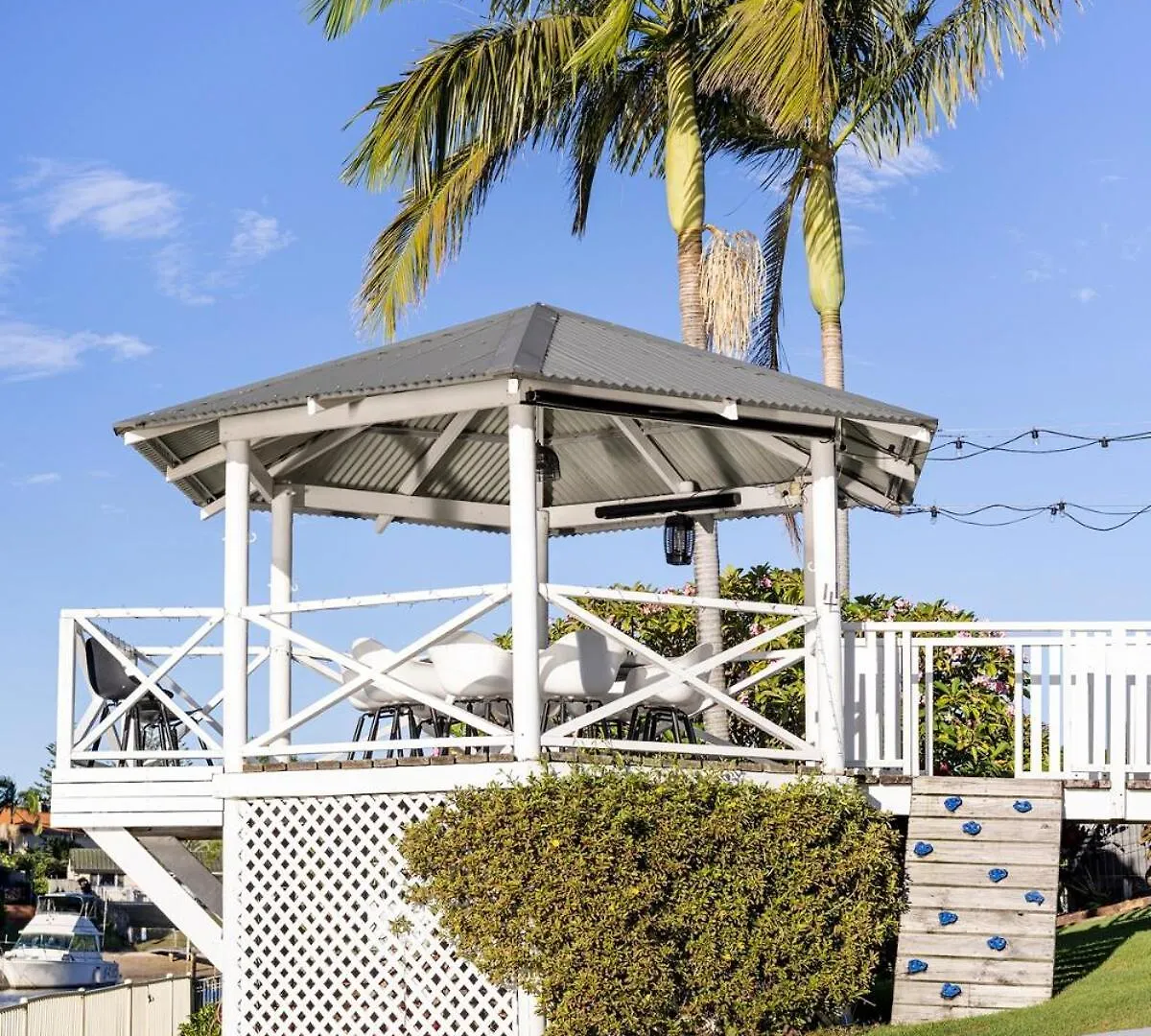Dom wakacyjny Willa Chic Coastal Waterside Stunner! Gold Coast
