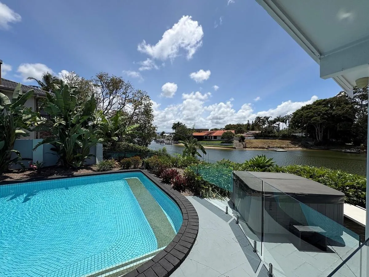 Willa Chic Coastal Waterside Stunner! Gold Coast Australia