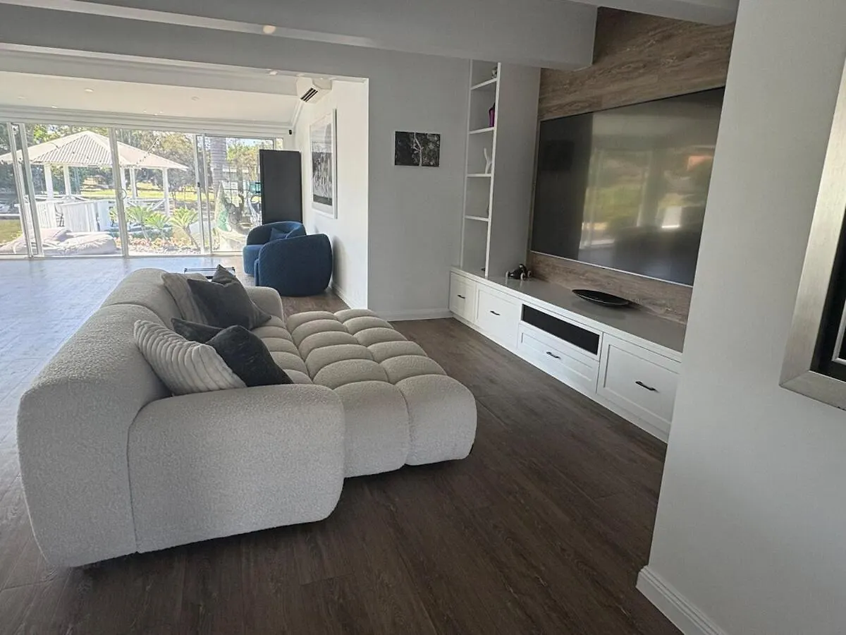 Willa Chic Coastal Waterside Stunner! Gold Coast Dom wakacyjny