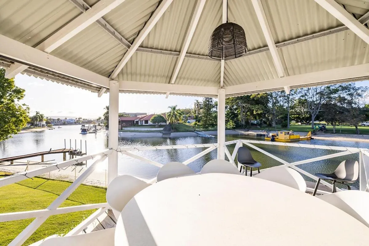 Dom wakacyjny Willa Chic Coastal Waterside Stunner! Gold Coast Australia