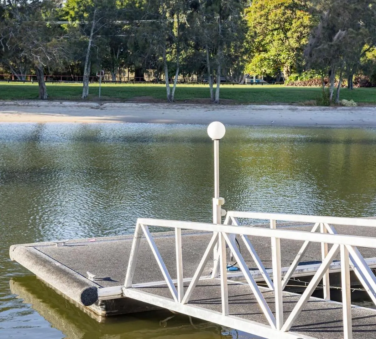 Willa Chic Coastal Waterside Stunner! Gold Coast 0*,