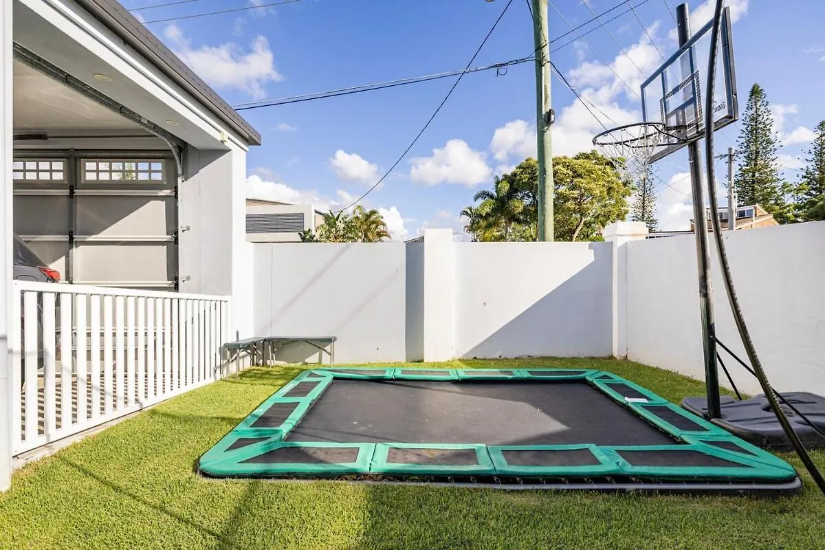 Willa Chic Coastal Waterside Stunner! Gold Coast Dom wakacyjny