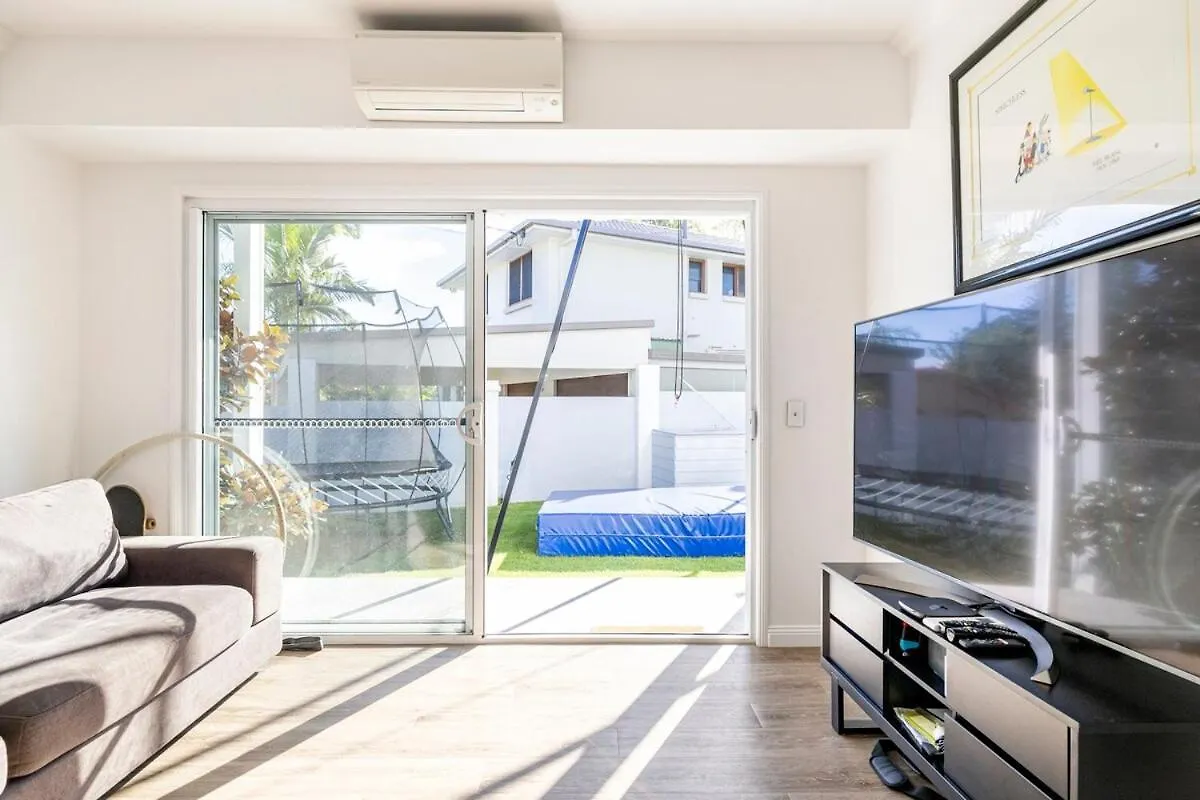 Willa Chic Coastal Waterside Stunner! Gold Coast Australia