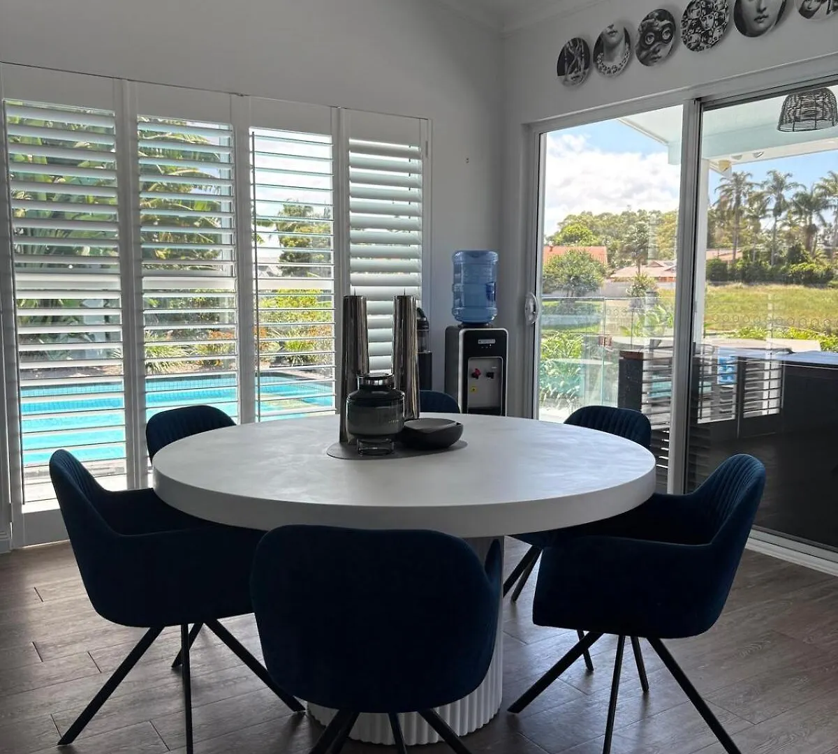 Willa Chic Coastal Waterside Stunner! Gold Coast
