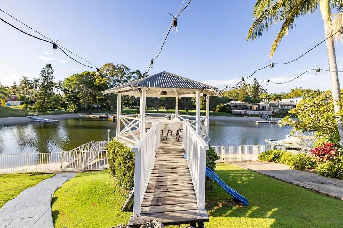 Willa Chic Coastal Waterside Stunner! Gold Coast Dom wakacyjny