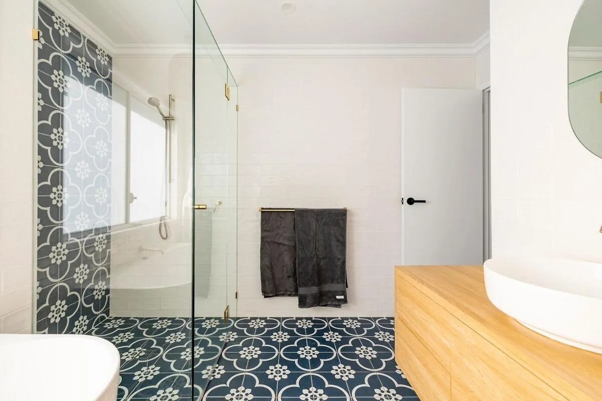 Chic Coastal Waterside Stunner! Villa Gold Coast 0*,  Avustralya