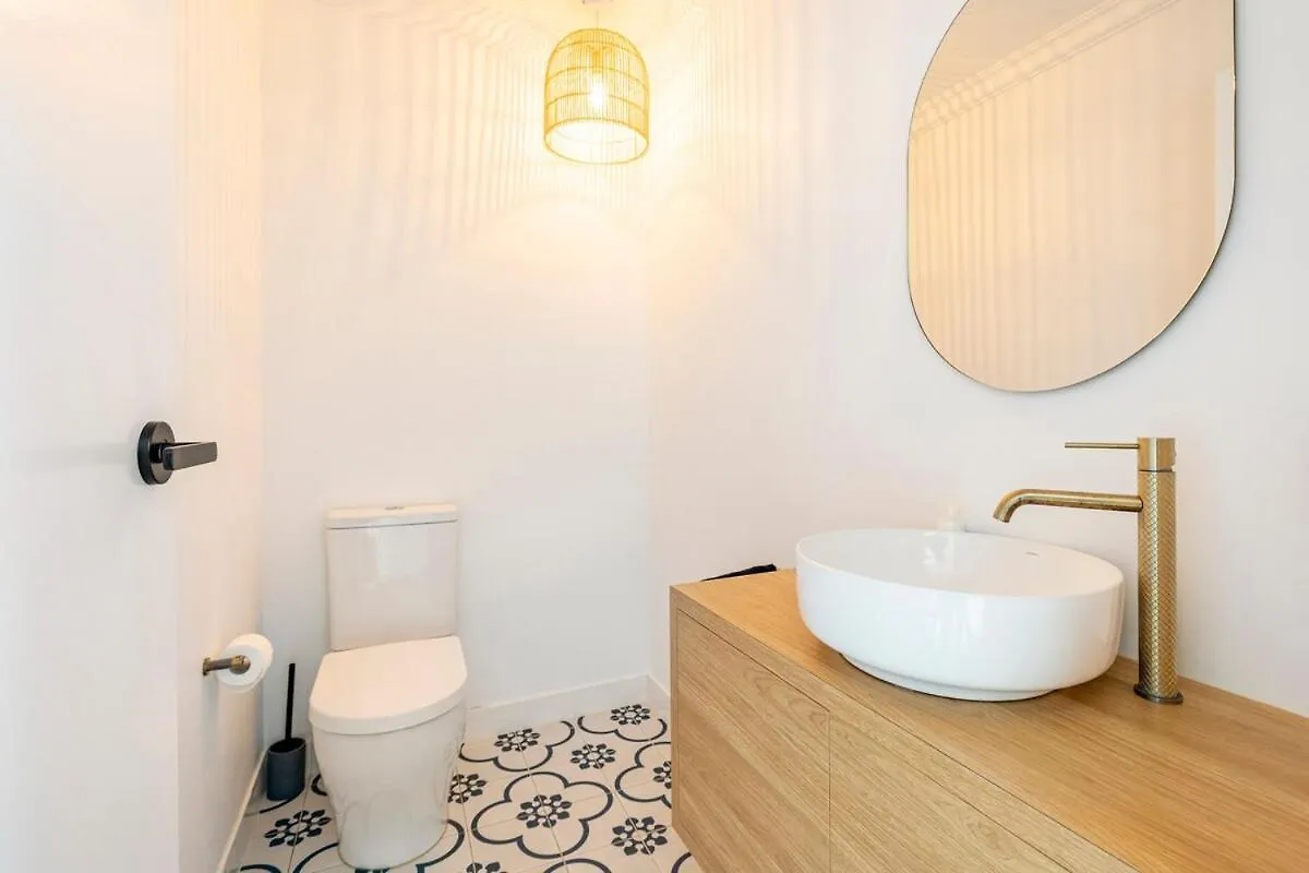 Chic Coastal Waterside Stunner! Villa Gold Coast Avustralya