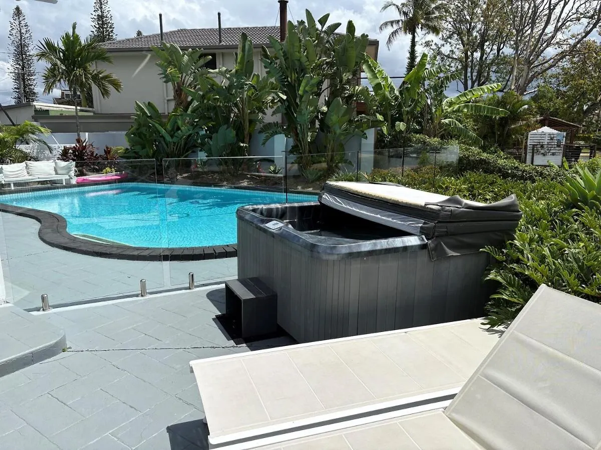 Chic Coastal Waterside Stunner! Villa Gold Coast 0*,  Avustralya