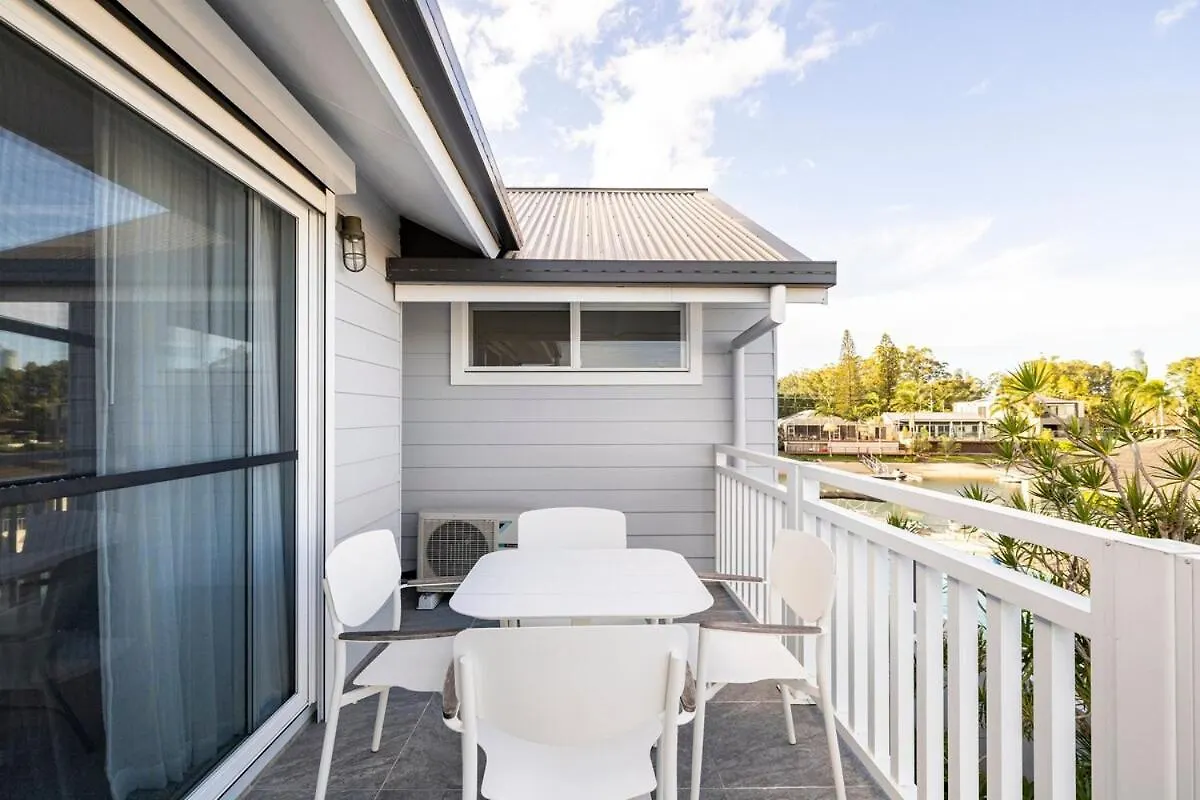 Chic Coastal Waterside Stunner! Villa Gold Coast Avustralya